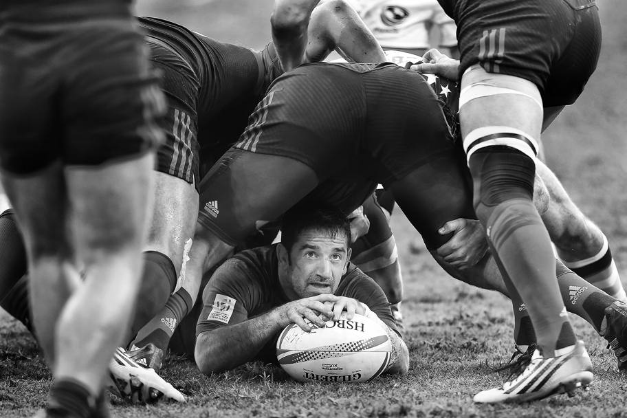 David Wirawan - Rugby seven, Stati Uniti-Francia. Tutti i giocatori provano a prendere l&#39;ovale.